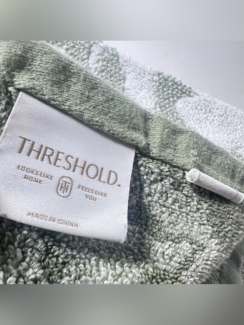 Threshold Bath Towel Floral Jacquard Light Green White 30” X 54” All Cotton 2023 - Picture 11 of 13